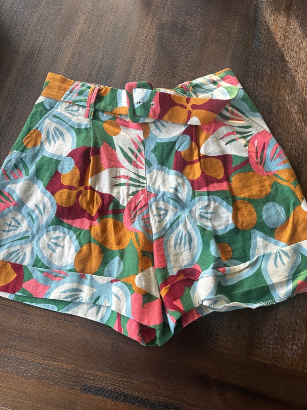 Pleated Linen Shorts (flawed)